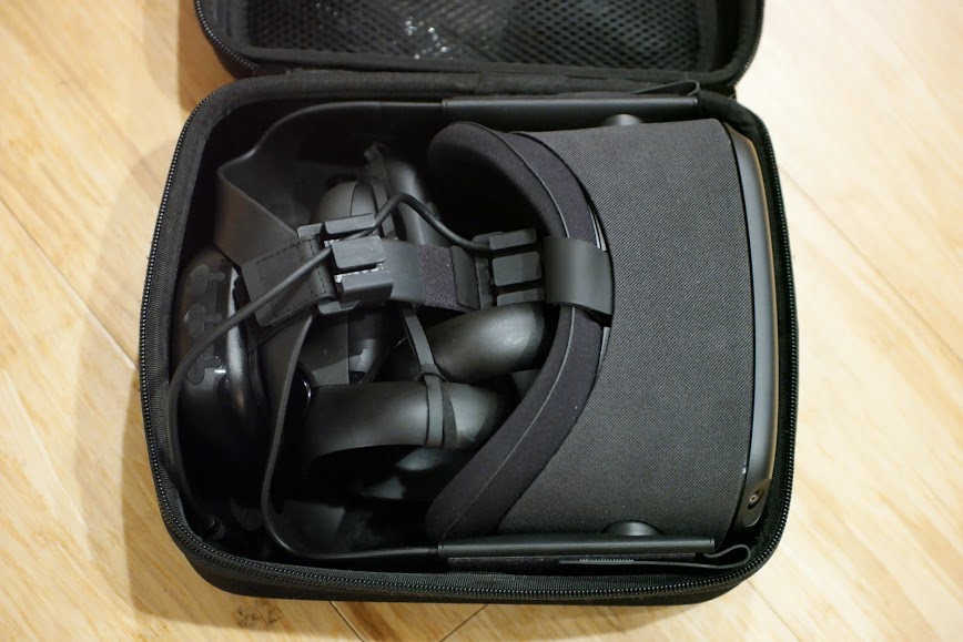 VR Power battery pack for Oculus Quest fits in my 3rd party Oculus Quest case