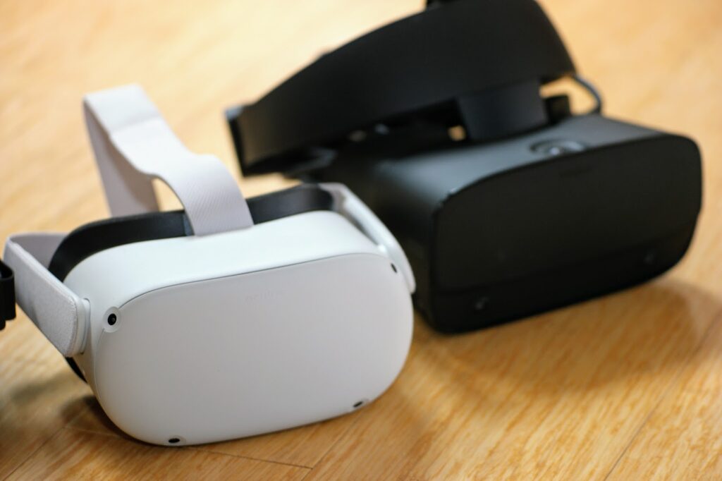 Oculus Quest 2 (left) and Rift S (right)
